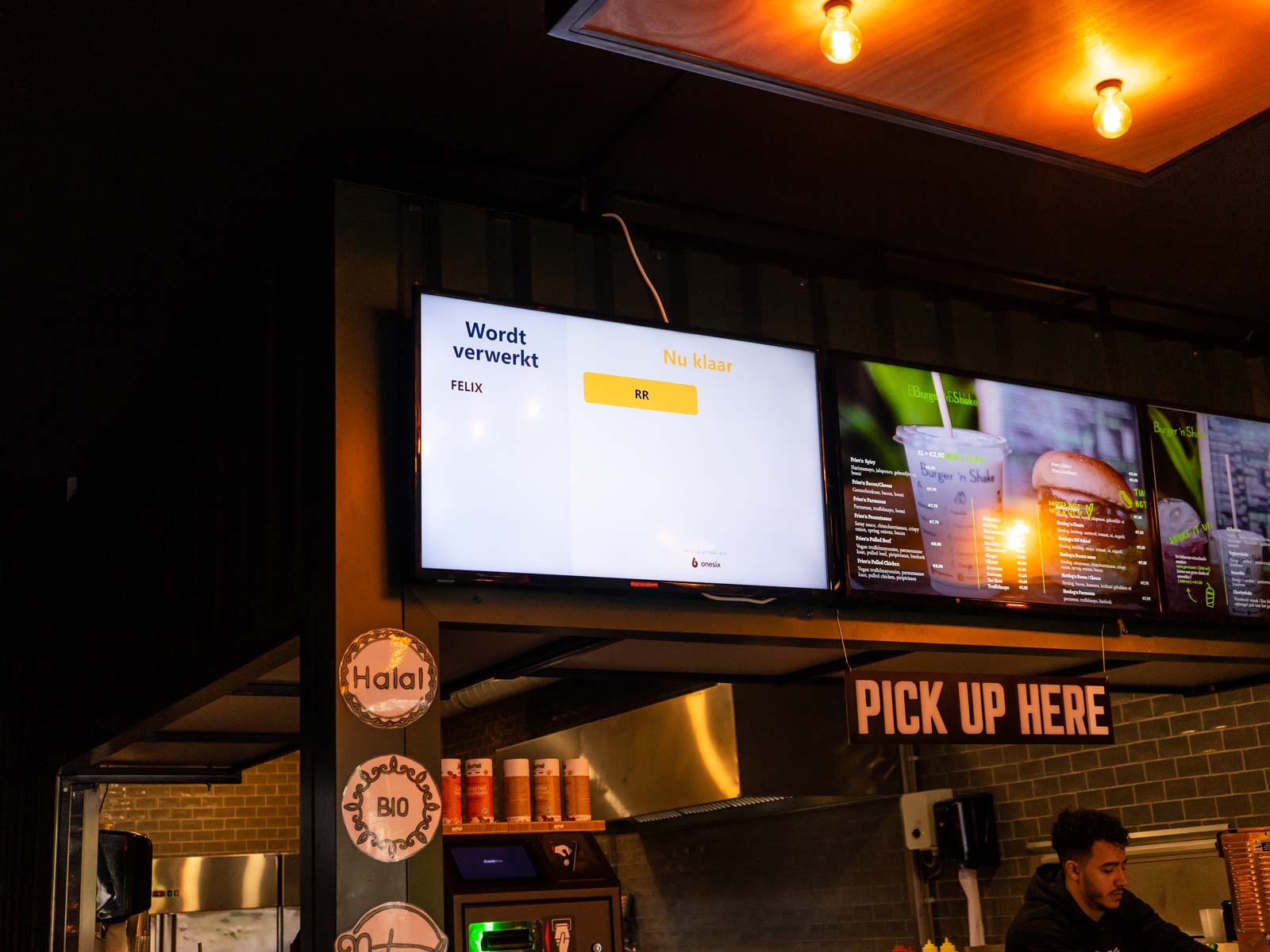 Onesix Status Screen with pick-up notifications in a hospitality business